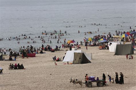 Gaza beach corn vendor attempts suicide after Hamas 'harassment' | The ...