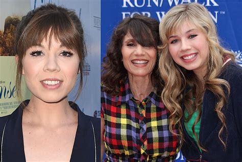 'iCarly' Alum Jennette McCurdy Revisits Claims Of Mom Showering Her And ...