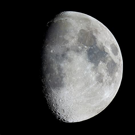 Earthshine on a waxing crescent Moon @ not so bad Astrophotography