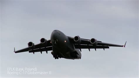 USAF Boeing C-17 Globemaster III landing - YouTube