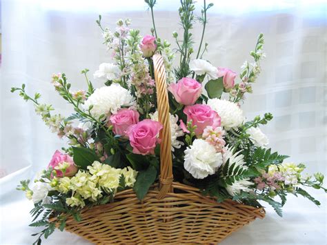 Sympathy Basket | Güzel çiçekler, Çiçek, Çiçekli
