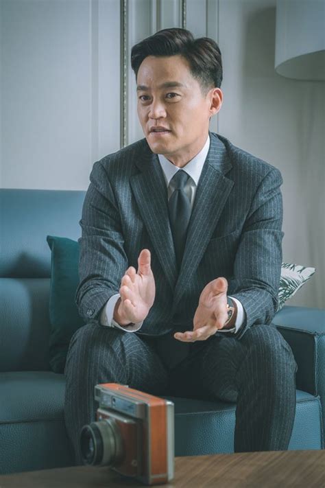 Lee Seo Jin Transforms Into A Perfect News Anchor For Upcoming Thriller "Trap" | Soompi