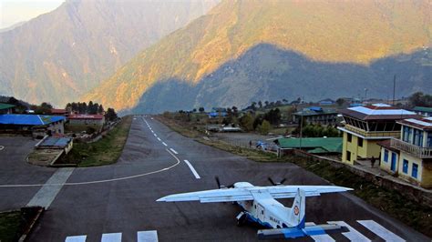 Nepal Quake Tough Test for "World's Most Dangerous Airport". Flying into