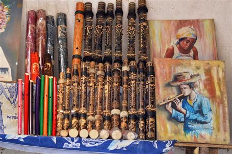 Tableaux d'arts et instruments de musique malagasy | Madagascar, Voyage à madagascar, Tableau art