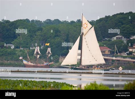 Henry hudson ship half moon hi-res stock photography and images - Alamy