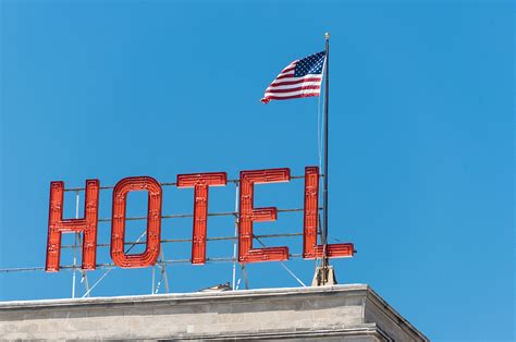 American flag on a building in Chicago - 1200px - Emigrate2 ...