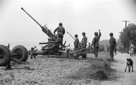 [Men firing a bofors 40 mm ack-ack anti-aircraft gun at University Point] - City of Vancouver ...