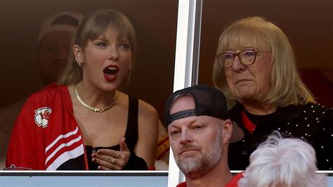 Taylor Swift decked out in Chiefs gear as she returns to Arrowhead amid Travis Kelce dating ...