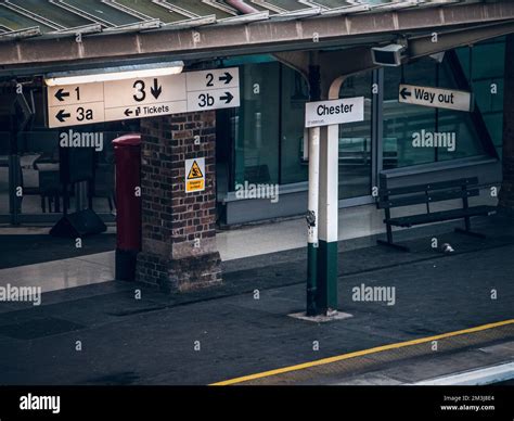 Chester Train Station Stock Photo - Alamy