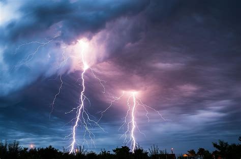 What Color Is Lightning? - WorldAtlas