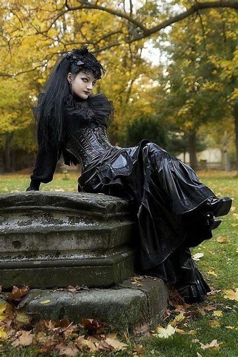 Pin by Vulpini Moon on Gothic Girl | Gothic fashion women, Gothic ...