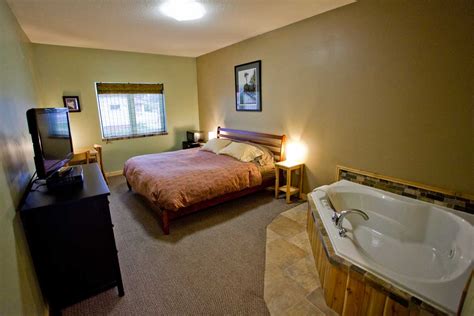 Accommodations — Ely MN Hotels - Adventure Inn in Ely, Minnesota