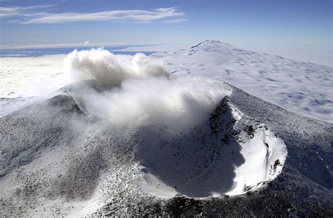 Mount Erebus | Volcano, Eruption, Antarctica, Crash, & Facts | Britannica