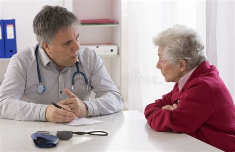 Doctor Explaining Diagnosis To His Patient. Stock Image - Image of consultation, discussion ...