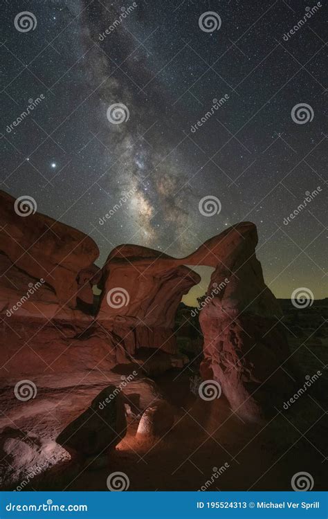 Milky Way Galaxy Over Metate Arch in Devils Garden Stock Image - Image ...