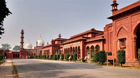 6 Popular Halls In Aligarh Muslim University (AMU) For Girls | The ...