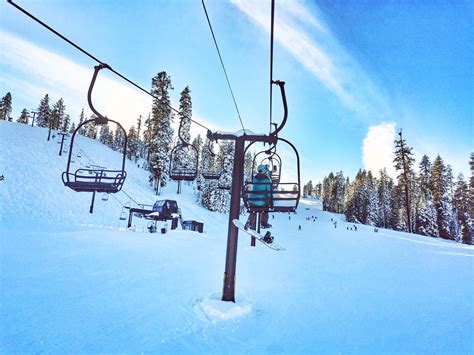 A Guide To Badger Pass Ski Area, the Ski Resort Inside Yosemite ...