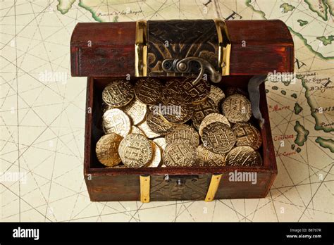 Treasure chest full of gold coins Stock Photo - Alamy