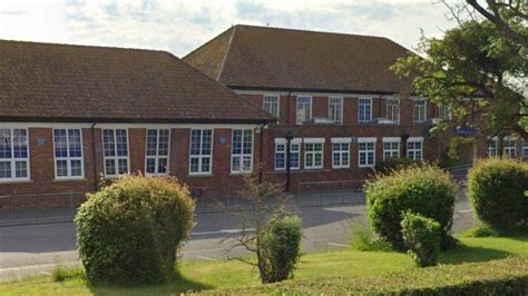 Huish Episcopi Academy rated inadequate by Ofsted - BBC News