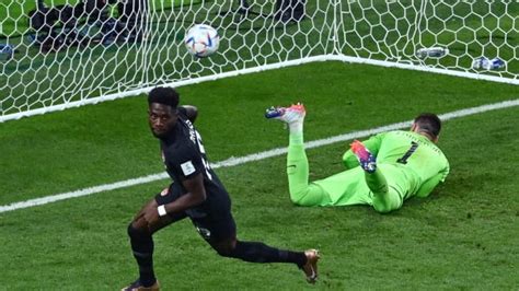 Alphonso Davies named Canada Soccer player of the year after scoring at World Cup | CBC Sports