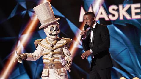 Clueless Judges Ensure ‘The Masked Singer’ Is Hilarious - Flipboard