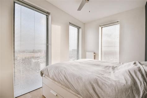 Are Blinds Good For A Bedroom: DreamLand Estate