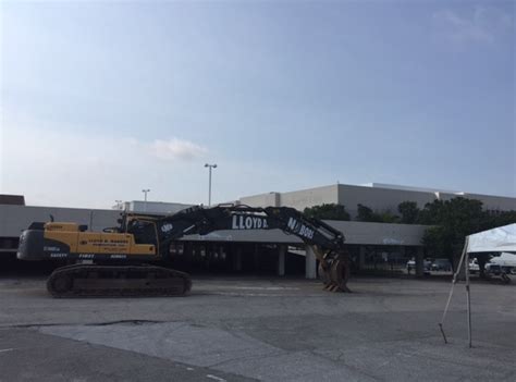 Valley View Mall Demolition in Dallas, TX | LLOYD NABORS DEMOLITION