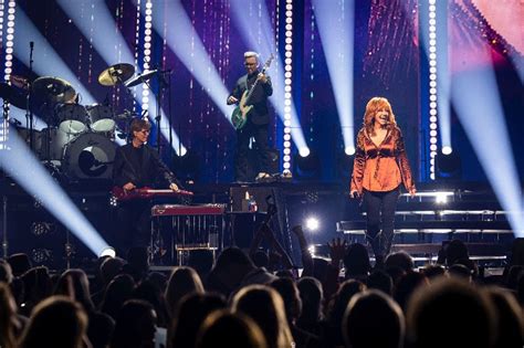 Reba McEntire Kicks Off Tour | Grateful Web