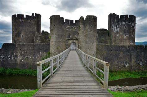 Caerphilly castle | Caerphilly castle is over 700 years old … | Flickr