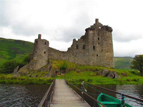 Kilchurn Castle on shores of Loch Awe | Castle trip, Scotland castles, Castle