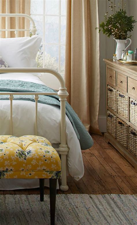 10 Steps to Create a Cottage-Style Bedroom | Decoholic