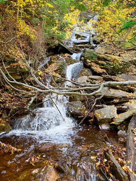 Fall Foliage and Hiking in Manchester, Vermont - Lyssy in the City