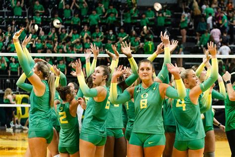 Oregon volleyball remains No. 6 in coaches poll following wins over ...