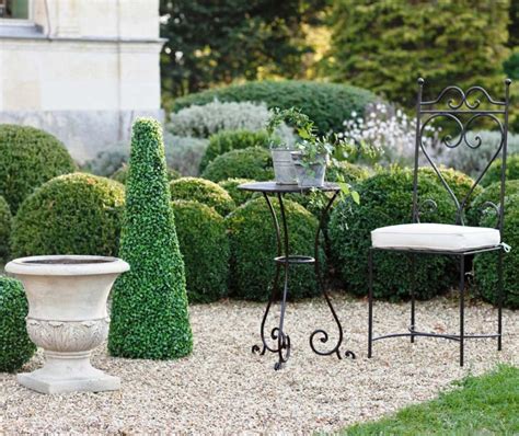 24 Beautiful Boxwood Garden Ideas