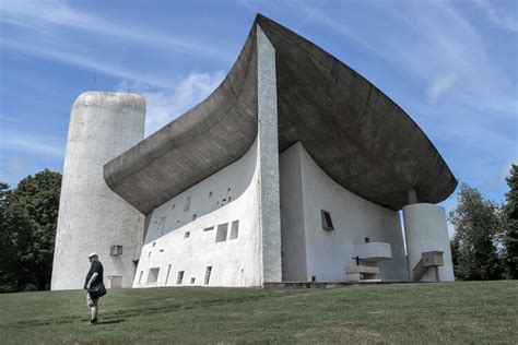 In Search of the Ineffable: A Look Into the Chapel of Notre Dame du Haut in Ronchamp | ArchDaily