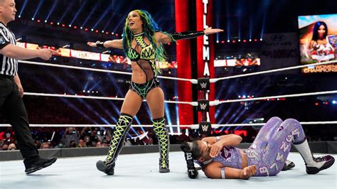 Sasha Banks vs. Bianca Belair -- SmackDown Women's Championship Match: photos | WWE