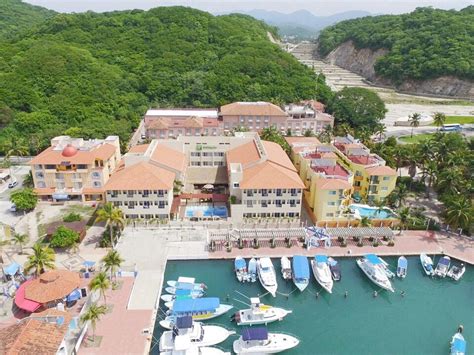 Holiday Inn HUATULCO Hotel by IHG