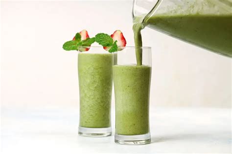 Spinach Fruit Smoothie Recipe: A Thick and Creamy Energy-Boost Drink