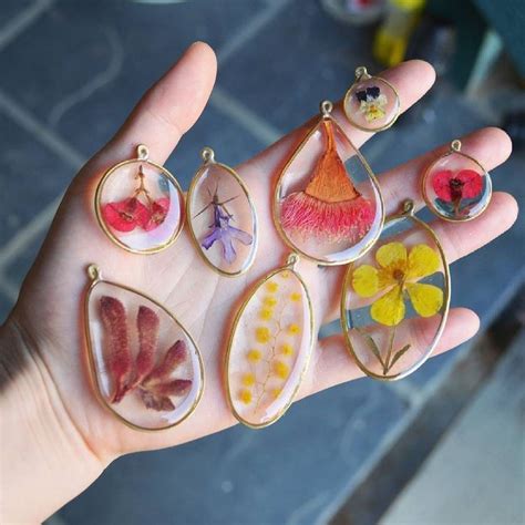 Epoxy Resin Jewelry - Best DIY Project Ideas | Resin jewelry, Resin ...