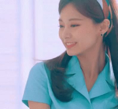 Twice Tzuyu GIF - Twice Tzuyu 트와이스 - Discover & Share GIFs | Happy gif ...