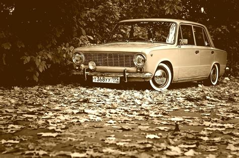 Black and white wallpaper - Old vintage car