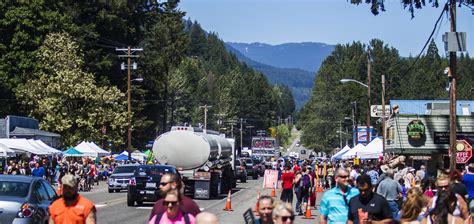 It’s that time again — the Packwood Flea Market happening on Memorial Day weekend – Stay The Houses