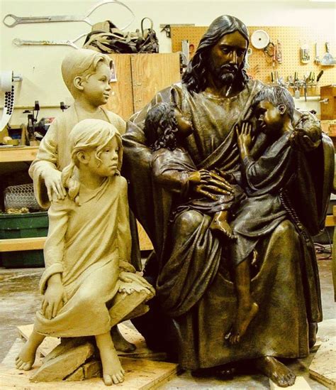 Jesus décor, bronze statue holding many children - Aongking Sculpture