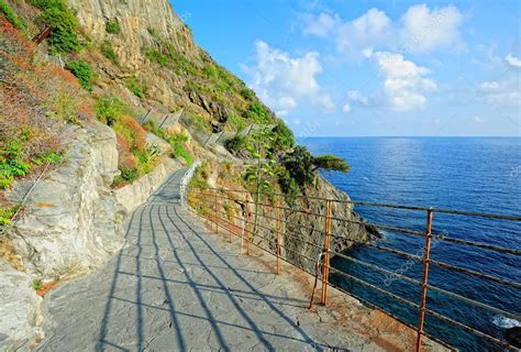 Via dell'Amore (Cinque Terre, Italy) — Stock Photo © count_kert #12466097