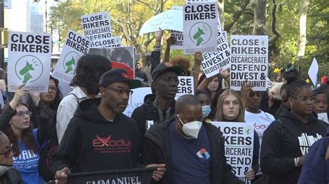 USA: Activists demand closure of Rikers Island prison during vigil for ...