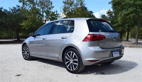 2016 VW Golf TSI SE - HD Road Test Review + Video