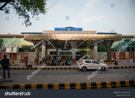 11 Hazrat nizamuddin railway station: immagini, foto stock e grafica vettoriale | Shutterstock