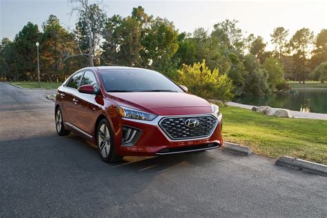 2020 Hyundai Ioniq Hybrid Looks Inward | Edmunds