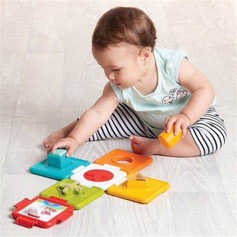 Jouet bébé cube magique et jeux d'encastrement de Tiny love sur allobébé