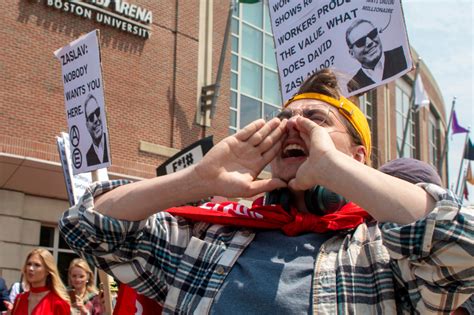 GALLERY: 2023 commencement brings joy, jeers and protest – The Daily Free Press